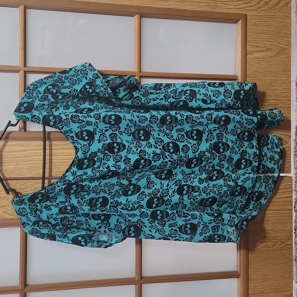 Torrid Teal And Black Skull Pattern Blouse Size 3x